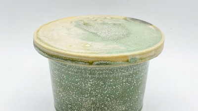Hmota Pávek: LA,prášková glazura Spas 19210<br>Autor: Caitlin Bonem<br>Instagram: https://www.instagram.com/pots.by.cb<br>Facebook: Pots by Cb