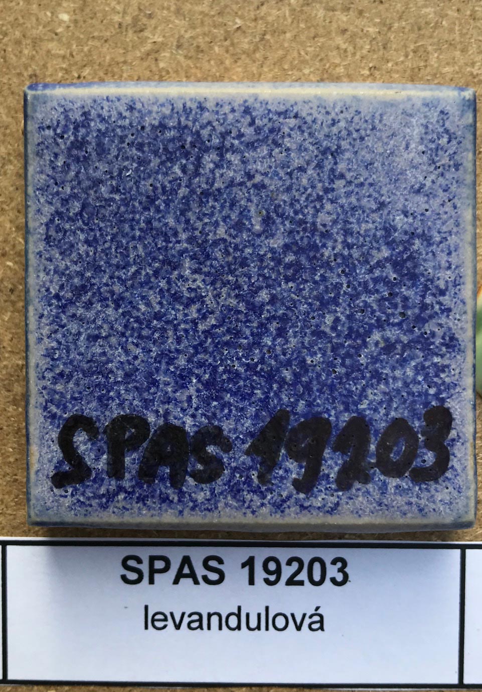 prášková glazura SPAS19203 levandulová