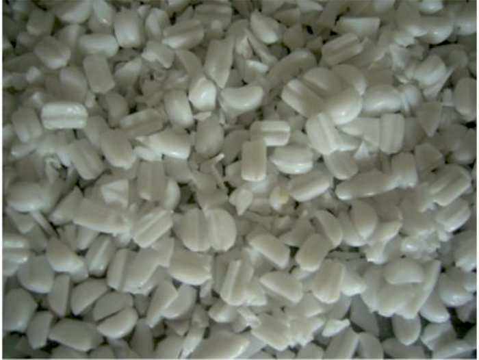 Mo 13 skleněná drť - křídově bílá polomatná / 500 g