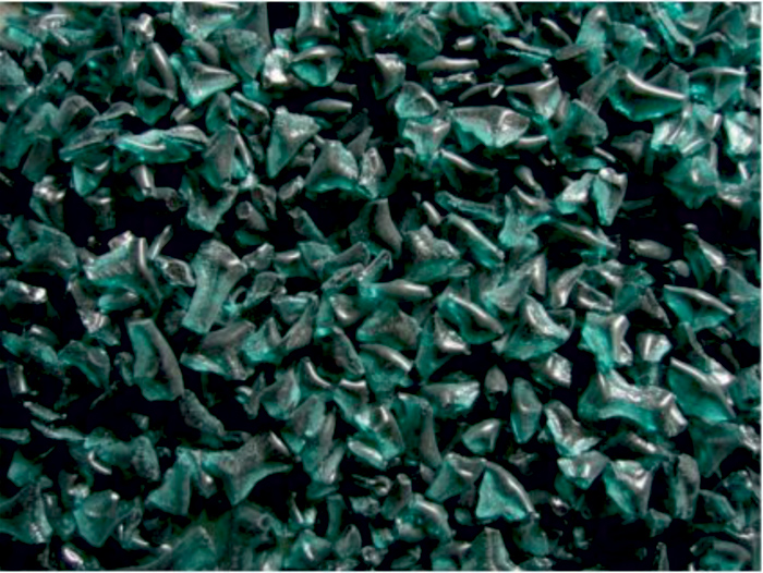 Mo 26 skleněná drť - emerald tmavý, zelená transparentní / 500 g