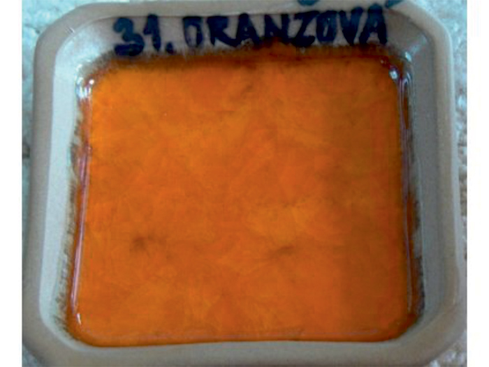 Mo 31 skleněná drť - oranžová sytá matná / 500 g
