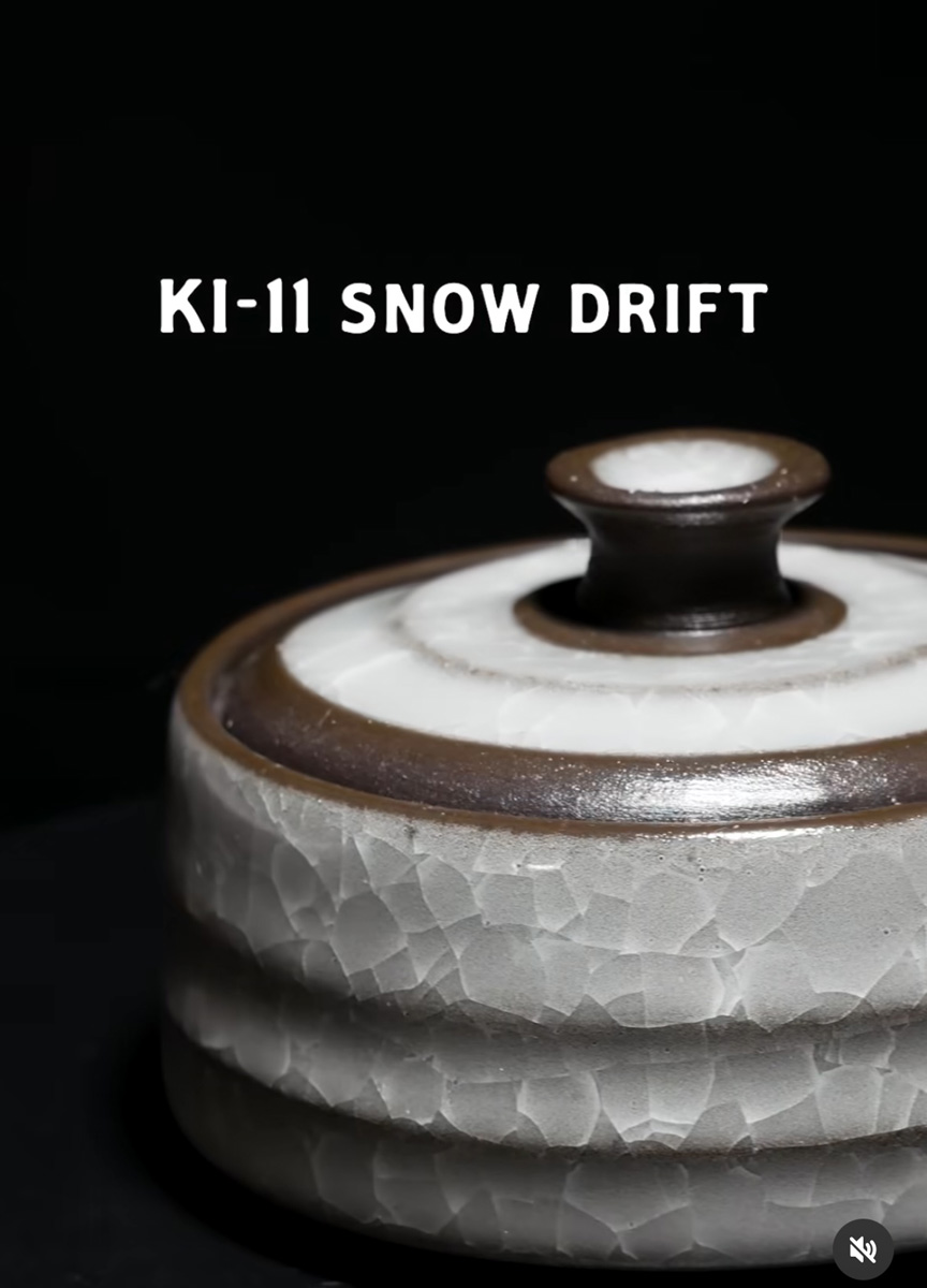 Amaco tekutá glazura KI-11 Snow Drift / 0,472 l NOVINKA SKLADEM ČERVENEC 2025